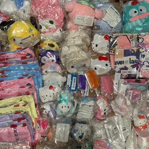 XL Sanrio Lucky Bag - Picture 5 of 7